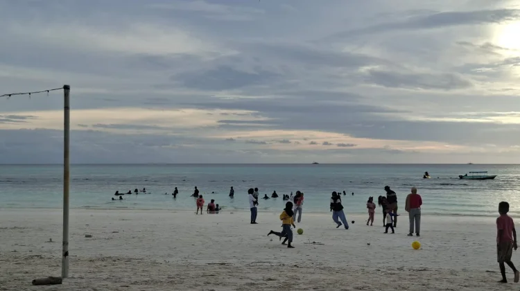 Pasca Perayaan Iduladha, Wisatawan Serbu Pantai Pasir Panjang