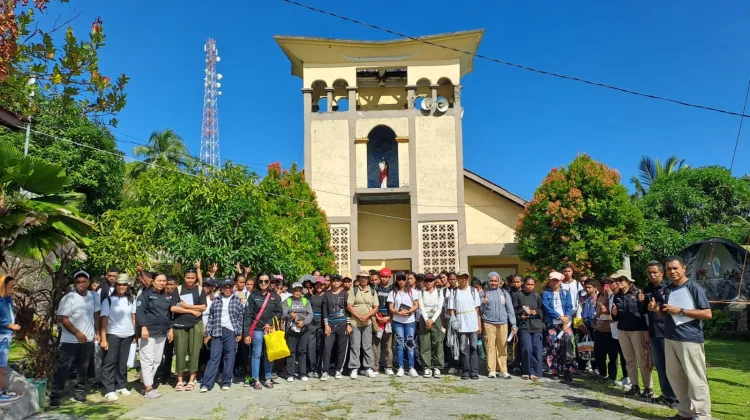 OMK Paroki HKY Gelar Hiking Rosario dan Pembinaan Akbar