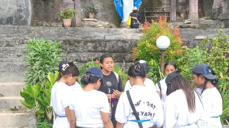 OMK Paroki HKY Gelar Hiking Rosario dan Pembinaan Akbar