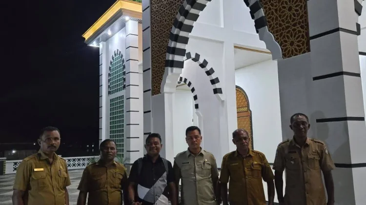 Bupati Malra Serahkan Bantuan untuk Pelantikan BKM Masjid Ohoi Dian Pulau