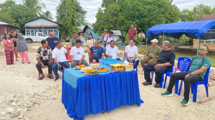 Bupati Thaher Tinjau Pembangunan Gereja Katolik Santa Maria Imaculata Kolser