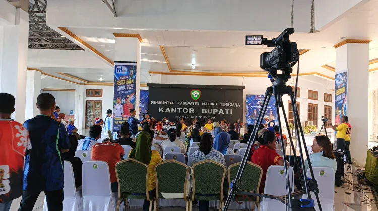 RRI Tual Selenggarakan Talkshow Pesta Bola di Aula Gedung Kantor Bupati Malra