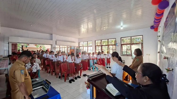 Siswa SD Kristen 1 Tual rayakan 100% kelulusan