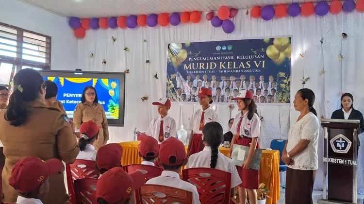 Siswa SD Kristen 1 Tual rayakan 100% kelulusan