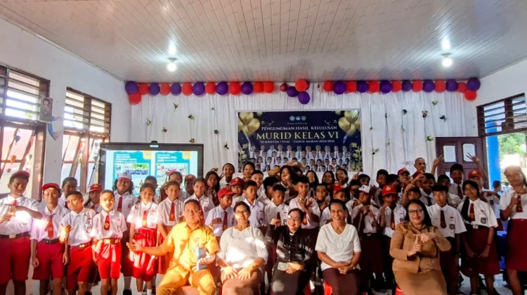 Siswa SD Kristen 1 Tual rayakan 100% kelulusan