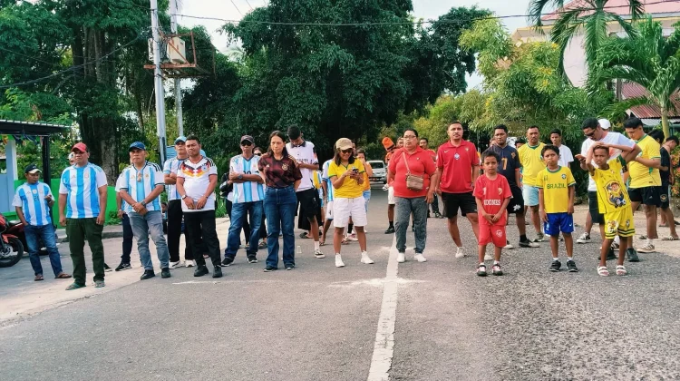 Euforia World Cup 2026 Mulai Terasa, Fun Walk Meriahkan Perumahan Pemda Langgur