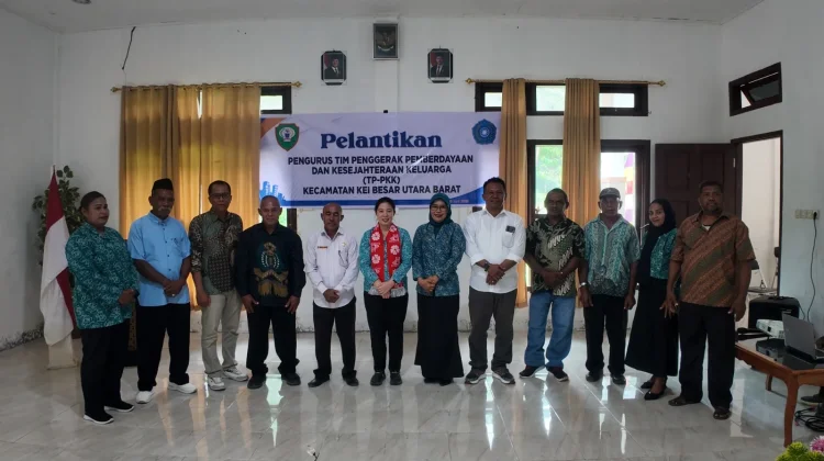 Nana Wulandari Lantik Pengurus TP PKK Kei Besar Utara Barat