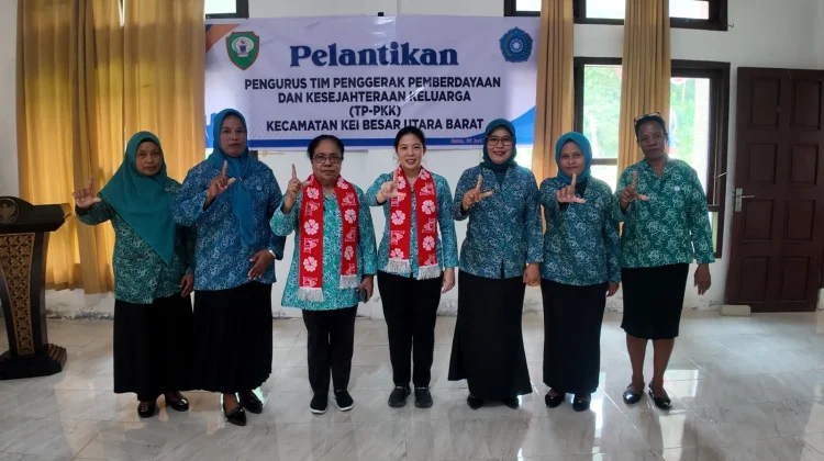 Nana Wulandari Lantik Pengurus TP PKK Kei Besar Utara Barat