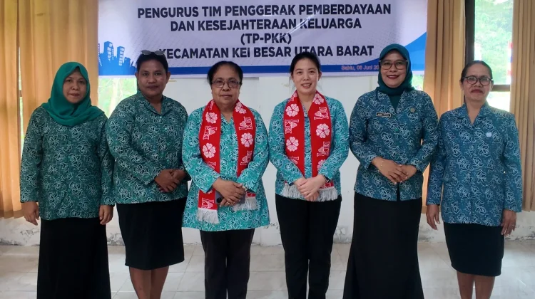Nana Wulandari Lantik Pengurus TP PKK Kei Besar Utara Barat
