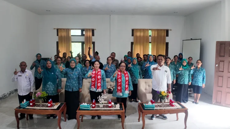 Nana Wulandari Lantik Pengurus TP PKK Kei Besar Utara Barat