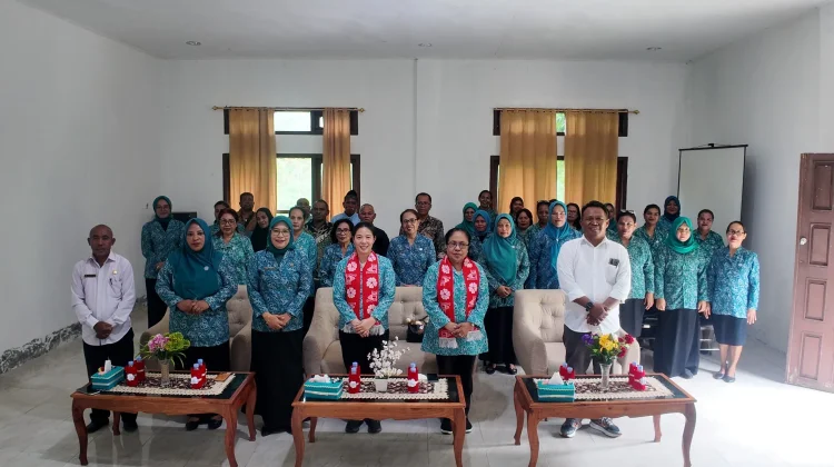 Nana Wulandari Lantik Pengurus TP PKK Kei Besar Utara Barat