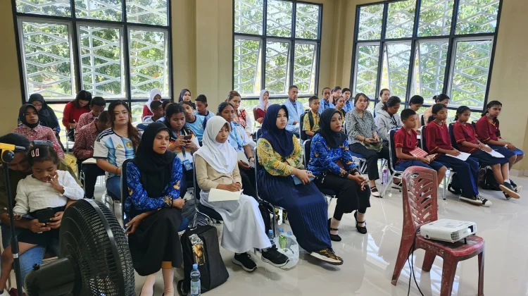 Relawan Literasi Masyarakat Menggelar Lokakarya Mengulas Buku di Kota Tual