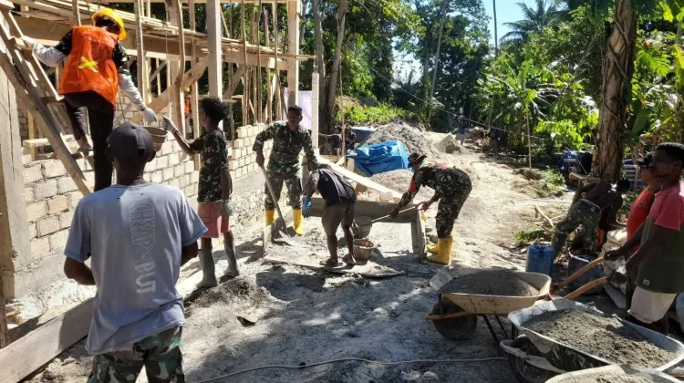 Koramil 1503-02/Elat Bersama Tiga Ohoi Sukseskan Karya Bakti Skala Besar