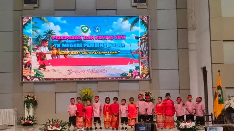 TK N Pembina Langgur Menampilkan Berbagai Tarian Khas Kepulauan Kei