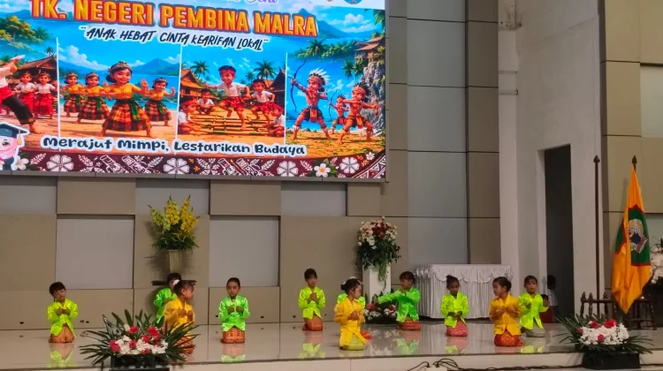 TK N Pembina Langgur Menampilkan Berbagai Tarian Khas Kepulauan Kei