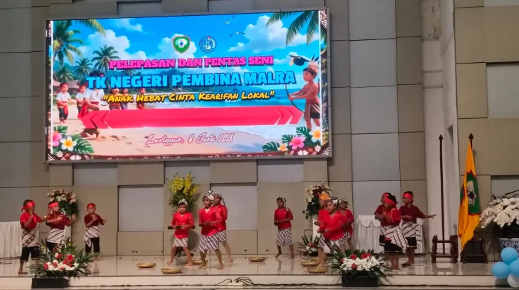 TK N Pembina Langgur Menampilkan Berbagai Tarian Khas Kepulauan Kei