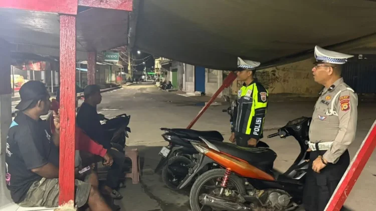 Satlantas Polres Tual Edukasi Para Ojek Pangkalan Terkait Keselamatan