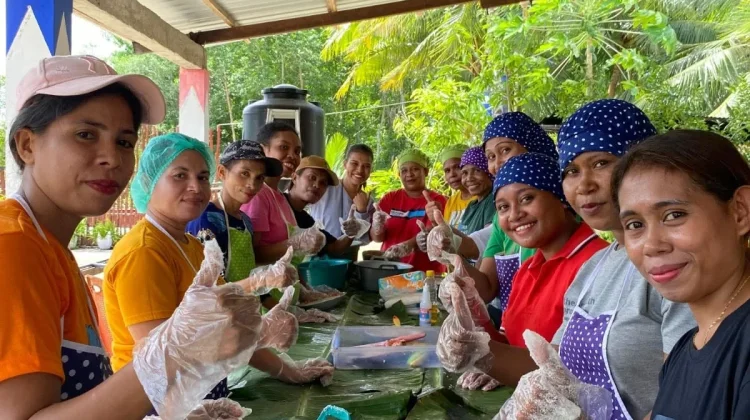 Rumah BUMN Telkom Tual Latih Ibu-ibu PKK Olah Ikan Asin Bubara