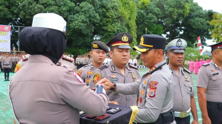60 Personil Polres Tual dan Brimob Naik Pangkat