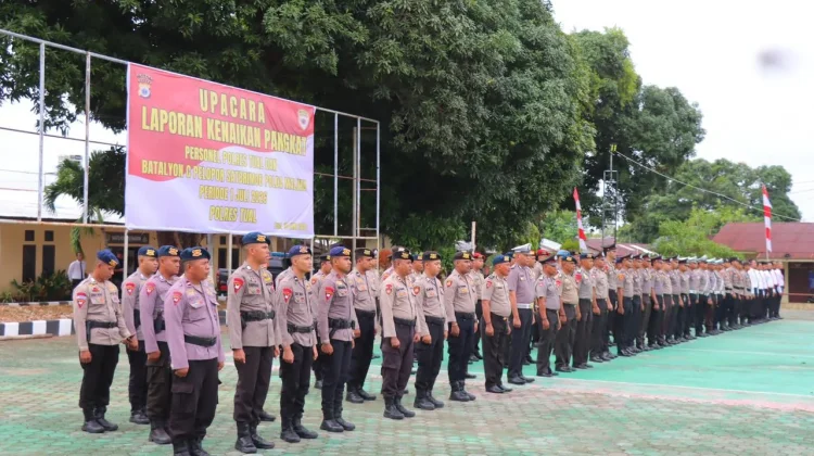 60 Personil Polres Tual dan Brimob Naik Pangkat