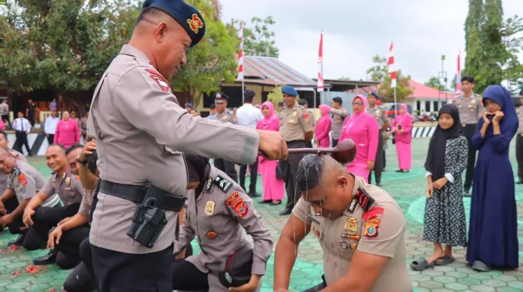 60 Personil Polres Tual dan Brimob Naik Pangkat
