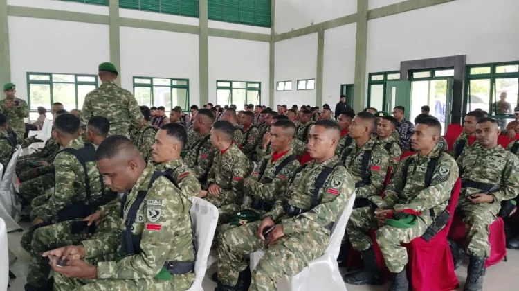 Prajurit TNI-Polri Hadiri Acara Lepas Sambut Danyonif 735 Nawasena