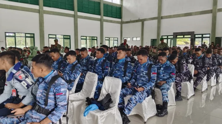 Prajurit TNI-Polri Hadiri Acara Lepas Sambut Danyonif 735 Nawasena
