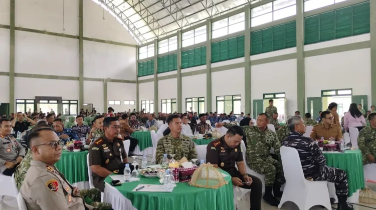 Prajurit TNI-Polri Hadiri Acara Lepas Sambut Danyonif 735 Nawasena