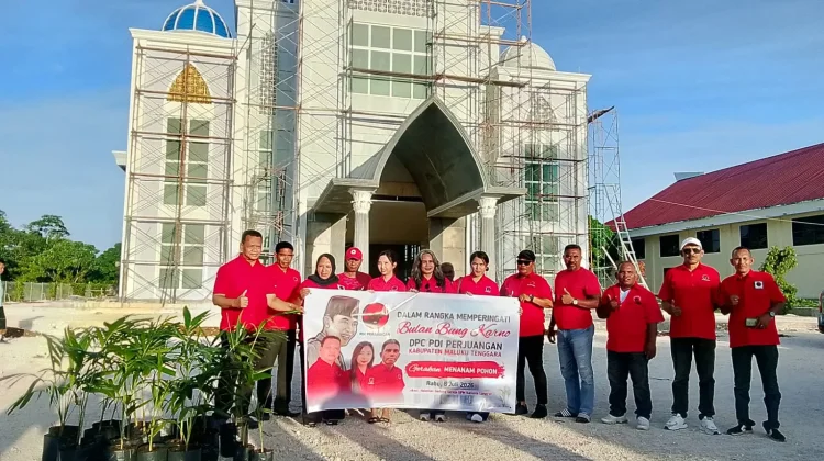 PDI Perjuangan Malra Tanam Pohon Peringati Bulan Bung Karno
