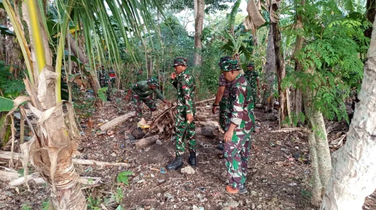 Personil Kodim 1503-Tual Bersihkan Makodim di Jumat Berkah