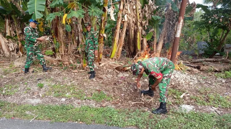Personil Kodim 1503-Tual Bersihkan Makodim di Jumat Berkah
