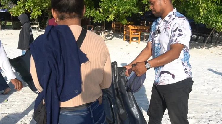 Pemuda KNPI Malra Gelar Aksi Bersih Pantai Ngurbloat