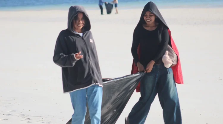 Pemuda KNPI Malra Gelar Aksi Bersih Pantai Ngurbloat