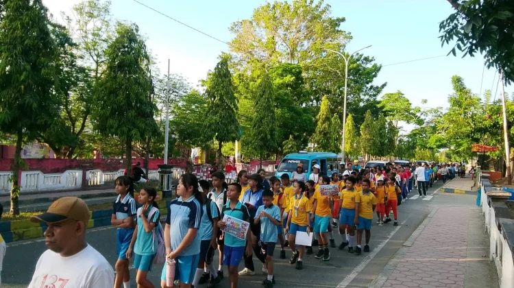 Jalan Sehat Awali Rangkaian HUT ke-137 SD Mathias I Langgur
