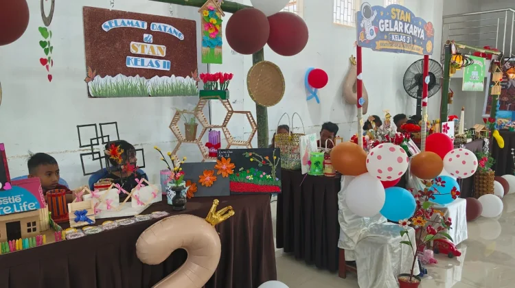 Stand Gelar Karya Siswa dan UMKM Meriahkan Festival Pendidikan