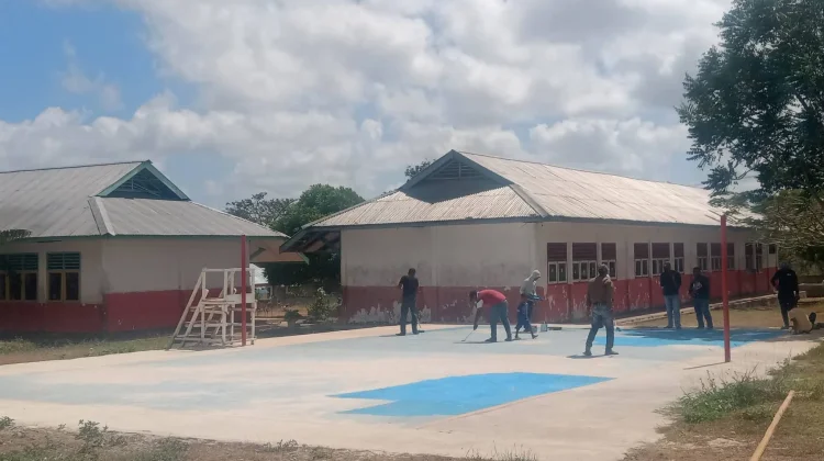 Keluarga besar kantor Camat Kei kecil Barat Kab. Malra persiapan turnamen bola voli
