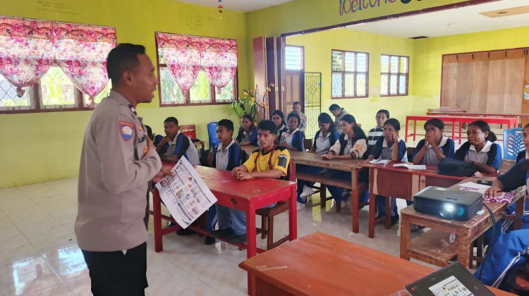 Polisi Mengajar Hadir di SMA Negeri 7 Tual