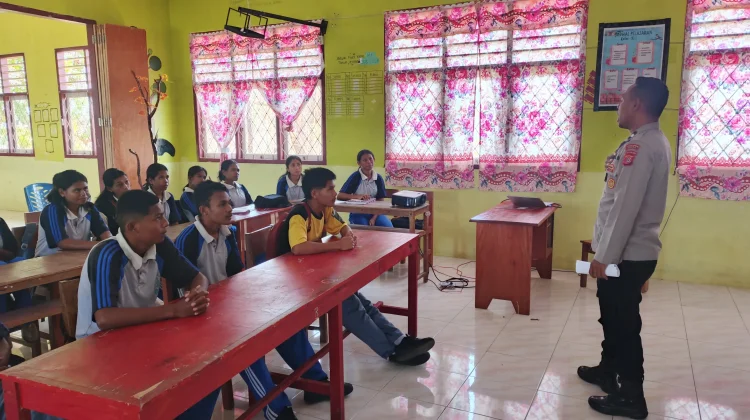 Polisi Mengajar Hadir di SMA Negeri 7 Tual