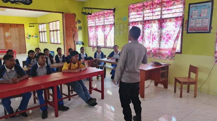 Polisi Mengajar Hadir di SMA Negeri 7 Tual