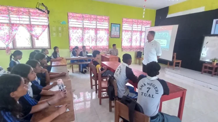 Siswa SMK Negeri 2 Tual Ikuti Penyuluhan Bahaya Narkoba dan Miras