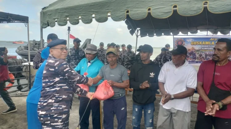 Operasi Perisai Sura-26: Langkah TNI-AL Tebar Kepedulian untuk Nelayan Fiditan