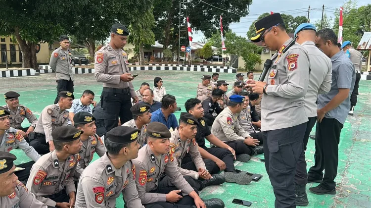 Cegah Judol Diantara Personil, Kapolres Tual Sidak HP