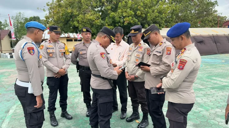 Cegah Judol Diantara Personil, Kapolres Tual Sidak HP