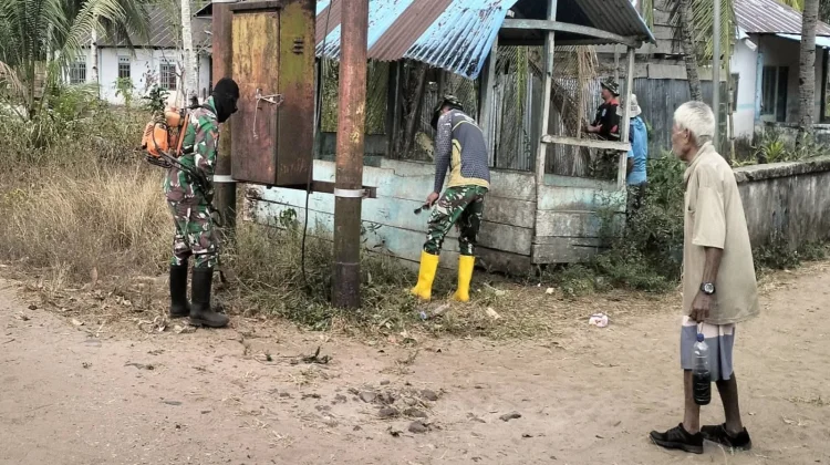 Koramil 1503-04/Jerol Hadir di tengah Masyarakat, Bangun Desa lewat Jumat Bersih