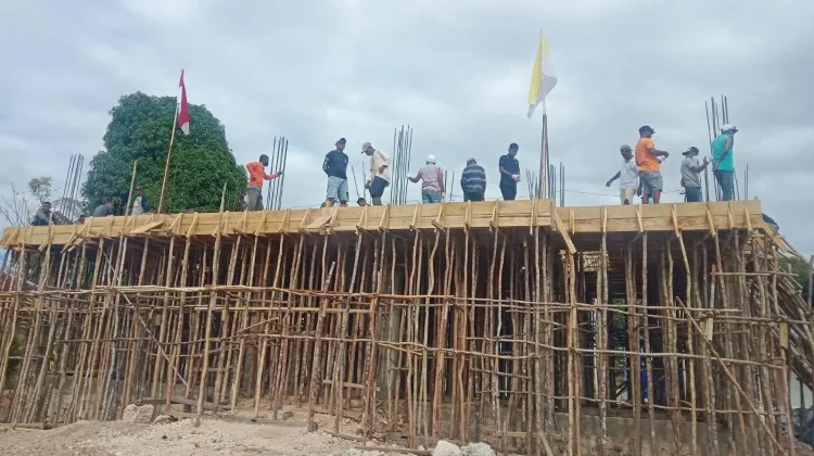 Karya Bakti Babinsa Wujudkan Kepedulian terhadap Pembangunan Rumah Ibadah