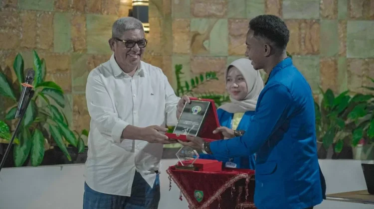 Silaturahmi Bupati Malra Bersama Mahasiswa KKN UGM dan Unpatti