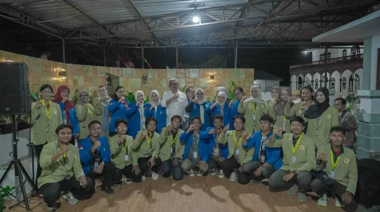 Silaturahmi Bupati Malra Bersama Mahasiswa KKN UGM dan Unpatti