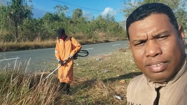 DLHK Tual Pangkas Median Jalan jelang Kegiatan Majelis Taklim