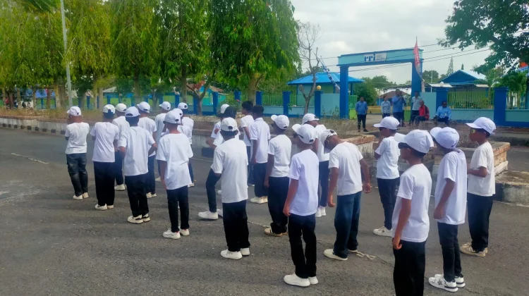 Dua Belas Regu Terdepan Lomba Gerak Jalan Tingkat SMP/MTs HUT RI 2026 Malra