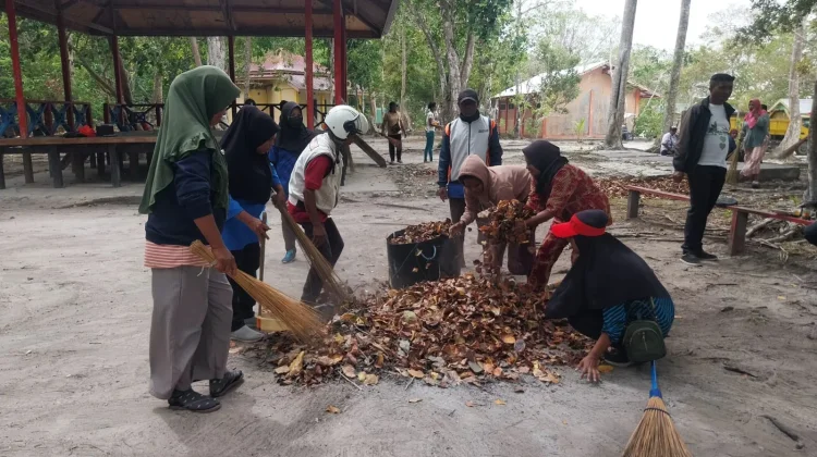 Korve Bersih Pantai Difur jelang Jambore Pecinta Alam Maluku